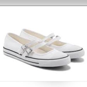 Converse All Star Women's Dainty Mary Jane Sneaker White Shoes Size 7 US